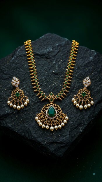 Traditional Green Stone Gold Necklace Set